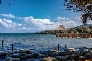 Lugares para visitar en Guatemala lago Izabal